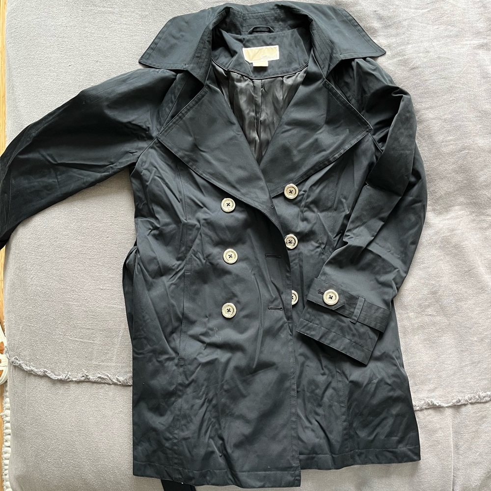 Michael Kors - raincoat mid thigh with silver buttons